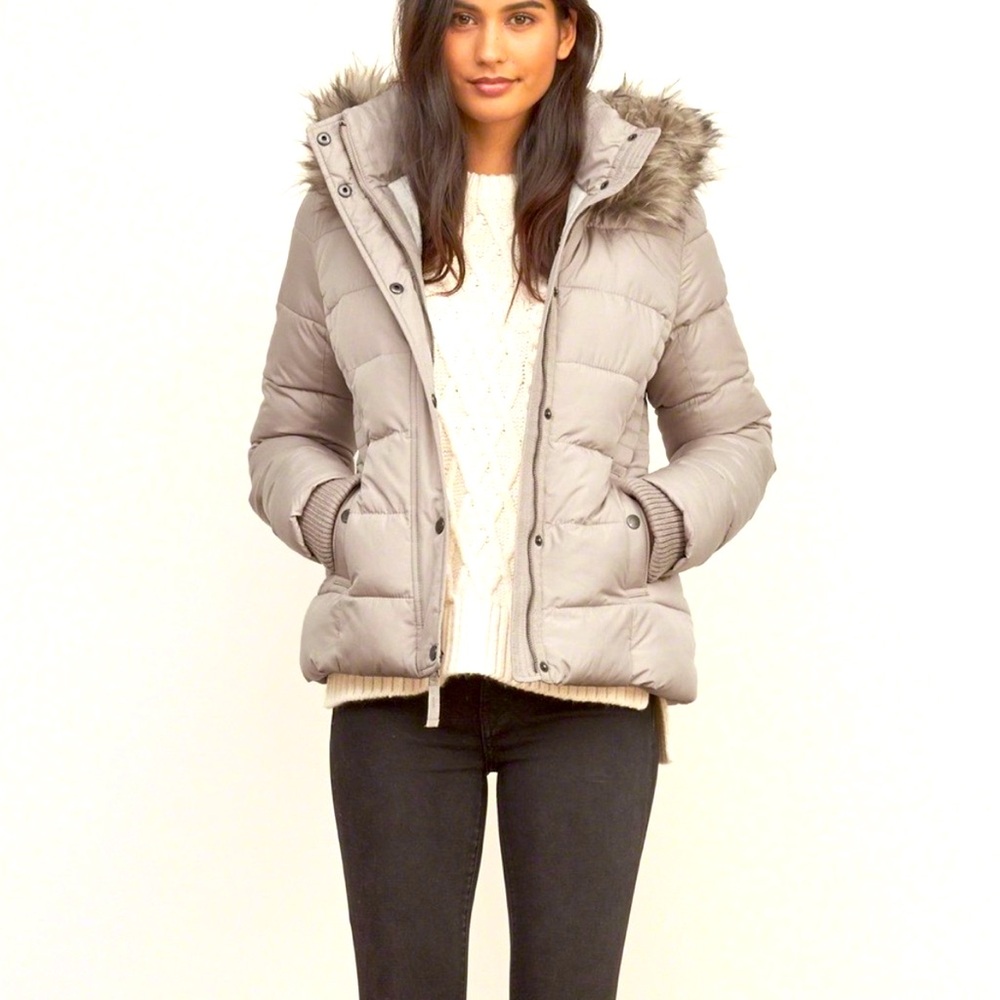 A&F Light Gray Puffer Jacket Faux Fur Hood. Sz: M